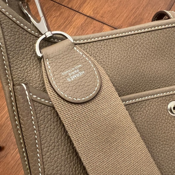 HERMES
Taurillon Clemence Evelyne III PM Etoupe - Picture 6 of 11